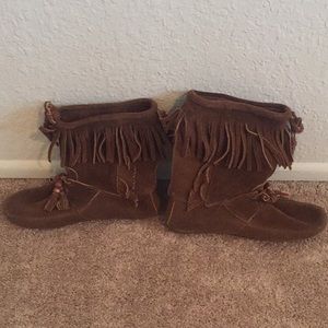 Minnetonka fringe moccasin boots